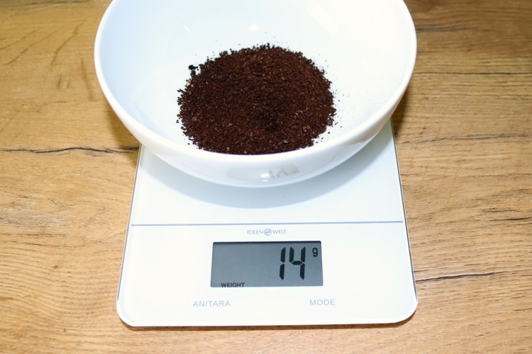 Kaffeemaschiene mit Mahlwerk von Beem Kaffee wiegen