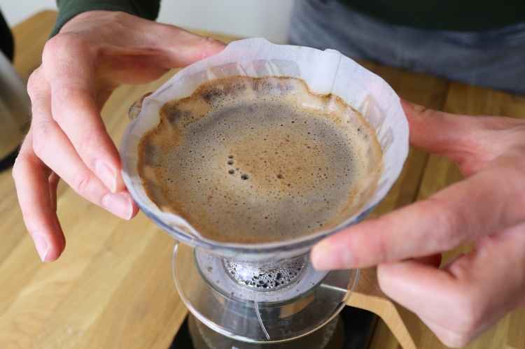 Magenschonenden Kaffee zubereiten mit dem Hario V60 Handfilter