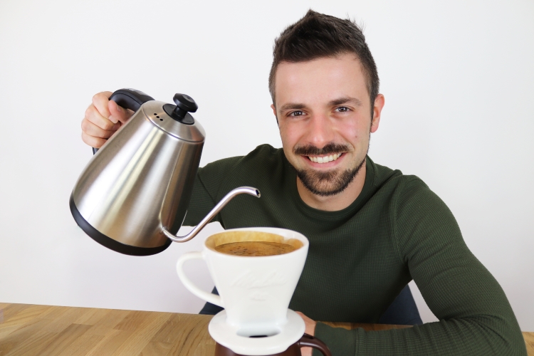 Filterkaffee aus dem Handfilter: Kaffee aufbrühen Pour Over