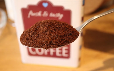 Wie viel Kaffeepulver? 3 Methoden zur Filterkaffee Dosierung