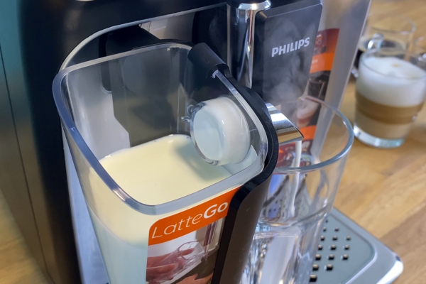 Kaffeevollautomat Milchbehälter
