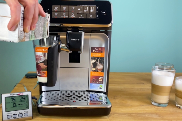 Philips LatteGo 3200 Kaffeevollautomat - Milch auffüllen