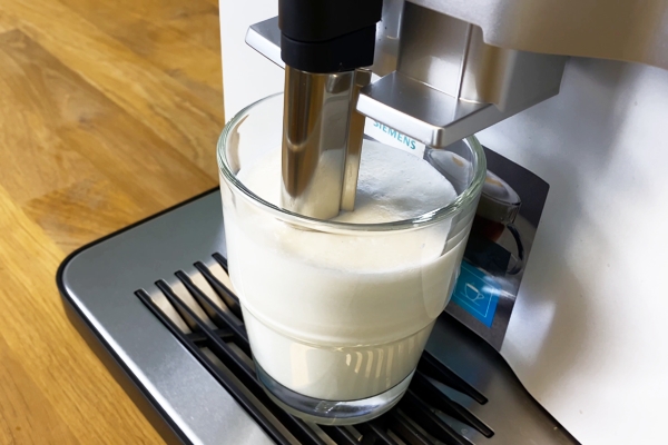 Kaffeevollautomaten Test automatische Milchschaumdüse