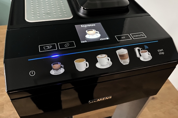 Display von Kaffeevollautomaten im Test