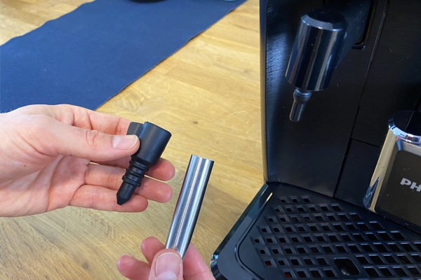 Reinigung Kaffeevollautomat Milchschaumdüse im Test