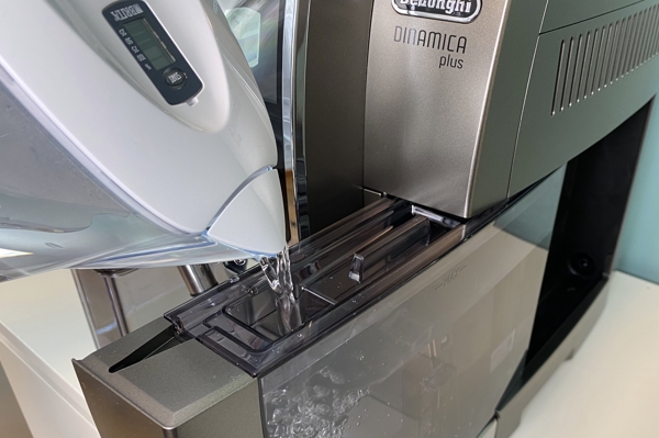 Dinamica Plus Kaffeevollautomat Wassertank befüllen Test