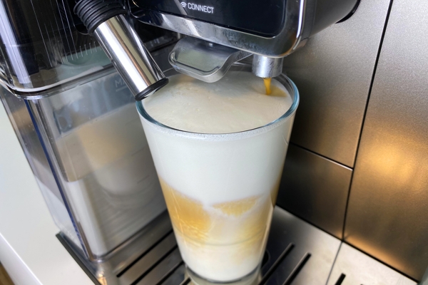 Latte Macchiato aus dem Vollautomat