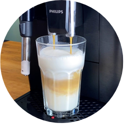 Kaffeevollautomat Test mit Milchdüse
