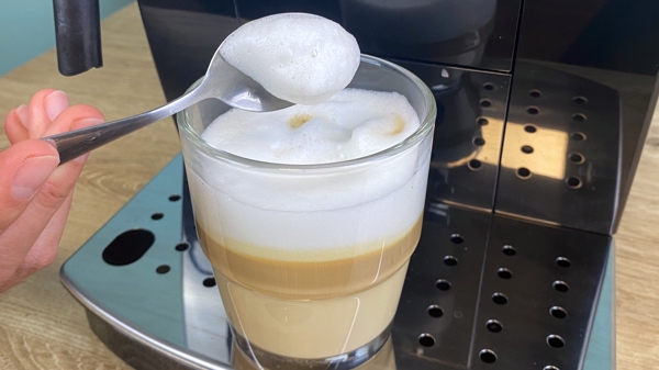 DeLonghi Magnifica S Milchschaum Cappuccino