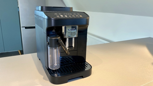 DeLonghi Kaffeevollautomat aus Kunststoff