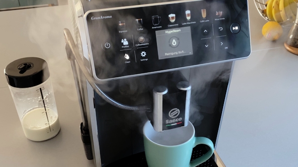 Saeco Gran Aroma Kaffeevollautomat mit Milchbehälter reinigen