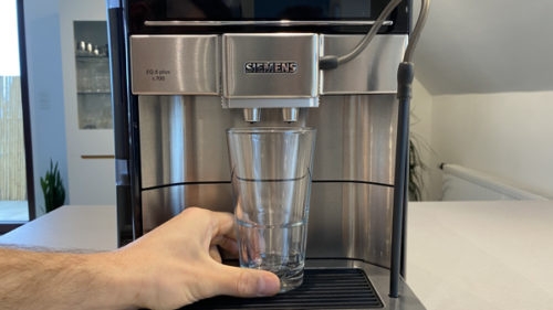 Siemens EQ6 plus s700 Kaffeeauslass Latte Macchiato Glas