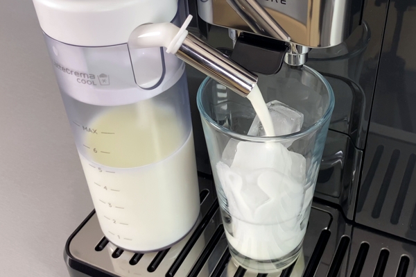 DeLonghi Eletta Explore Iced Latte Macchiato