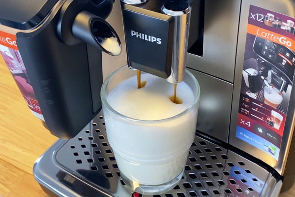 Philips LatteGo 5400 Cappuccino beziehen