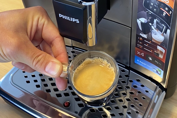 Philips LatteGo 5400 Espresso beziehen