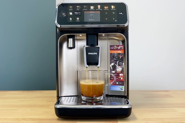 Philips LatteGo 5400 Kaffee beziehen