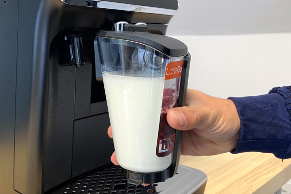 Philips LatteGo 2200 Milchbehaelter einhaengen