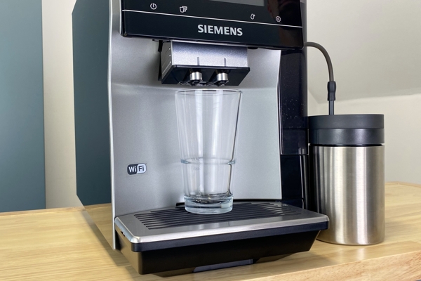 Siemens EQ.700 Kaffeeauslass Latte Macchiato