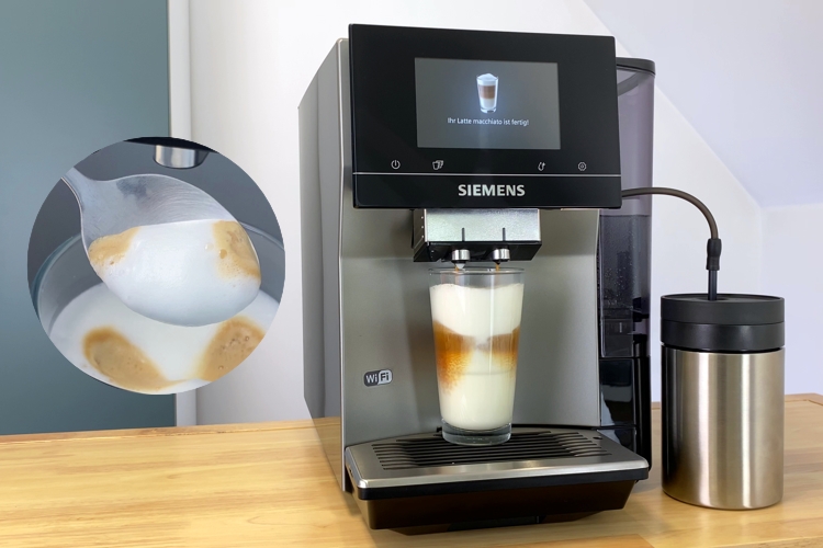 Siemens EQ.700 Latte Macchiato kaffeevollautomat mit Milchschlauch