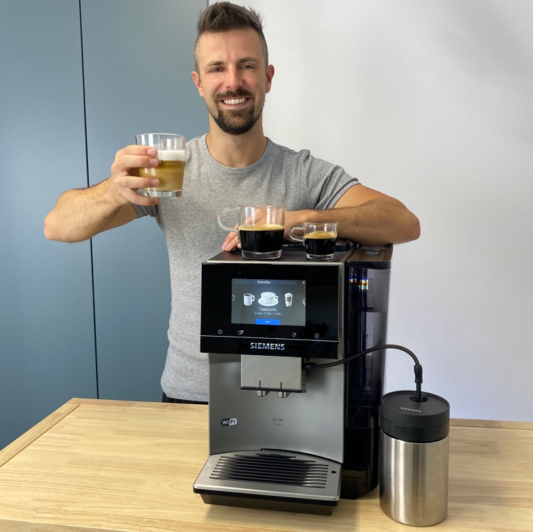 Siemens EQ.700 Classic Kaffeevollautomat mit Milchschlauch