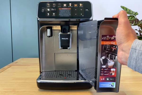 11 Philips Kaffeevollautomat Entkalken Wassertank spuelen auffuellen - Coffee Tasters