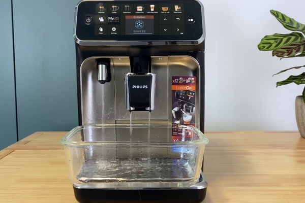 Philips Kaffeevollautomat entkalken – so geht’s
